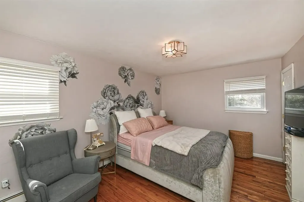 28 Merle Place Deer Park NY 11729