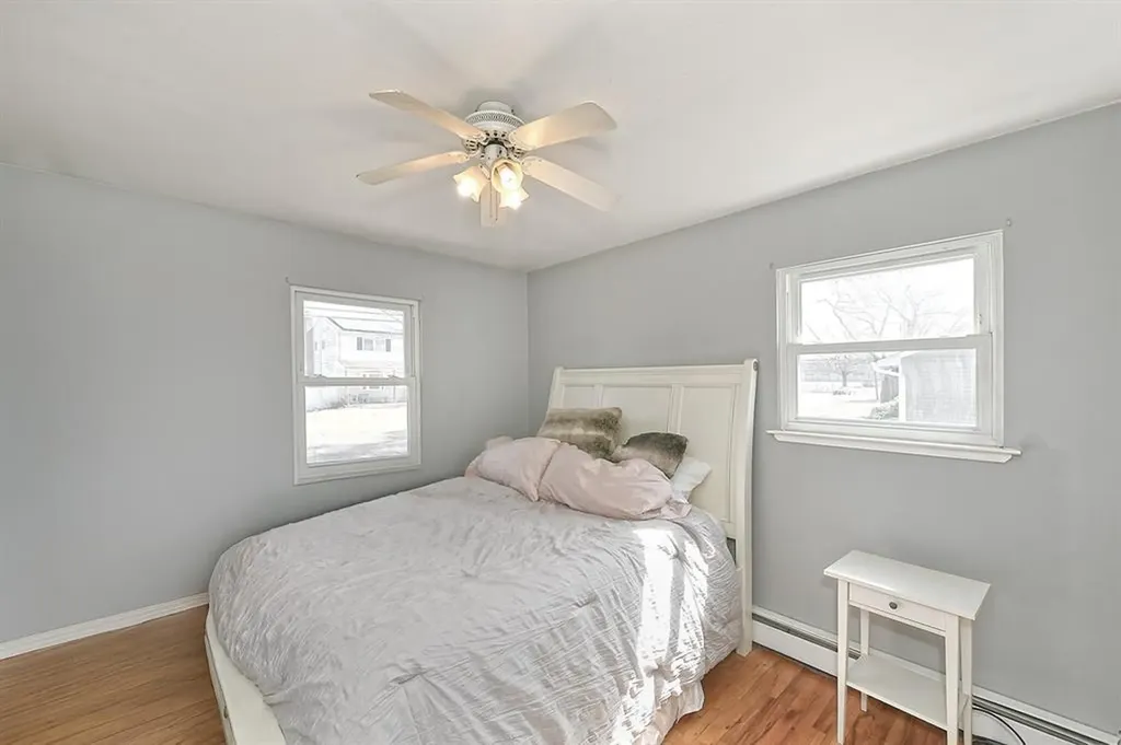 28 Merle Place Deer Park NY 11729