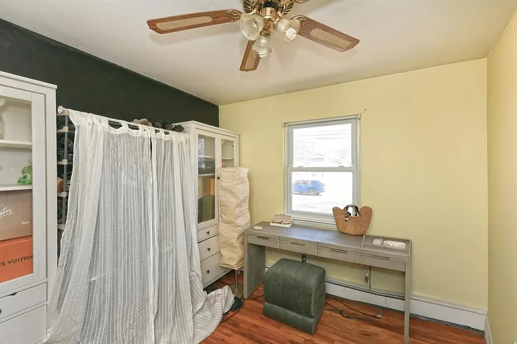 28 Merle Place Deer Park NY 11729