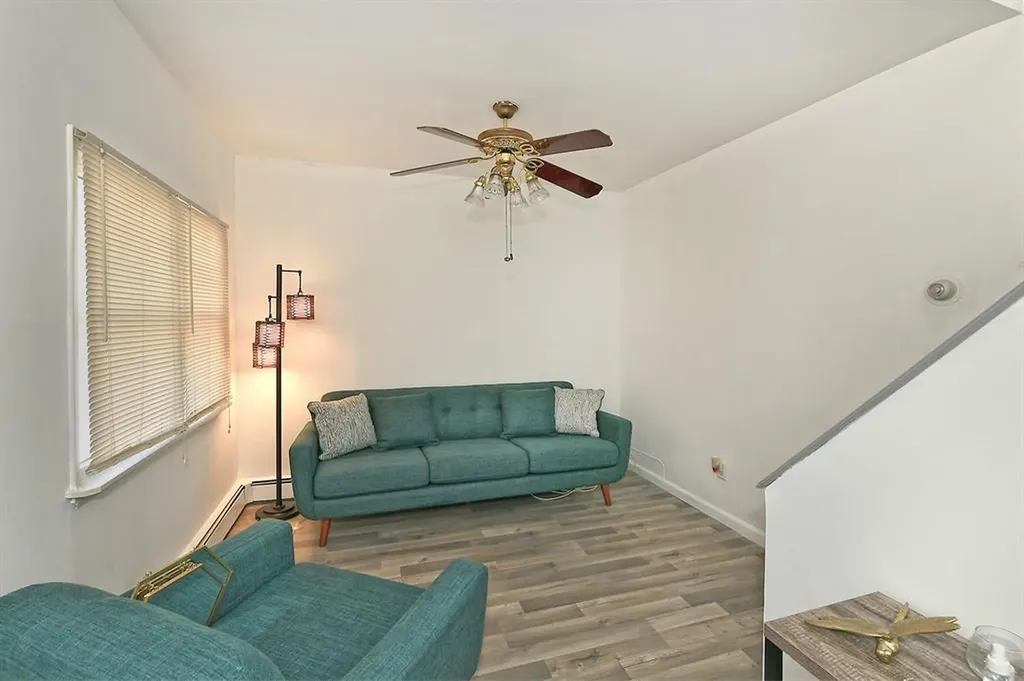28 Merle Place Deer Park NY 11729