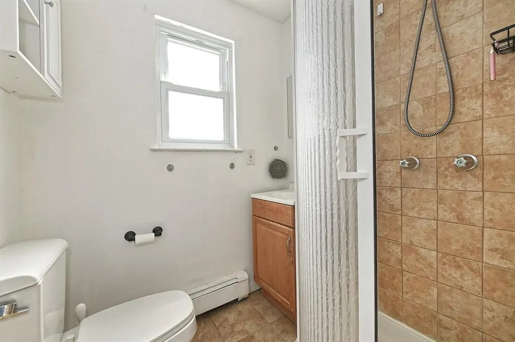 28 Merle Place Deer Park NY 11729