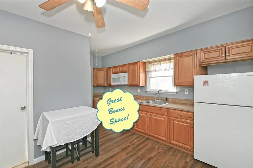 28 Merle Place Deer Park NY 11729