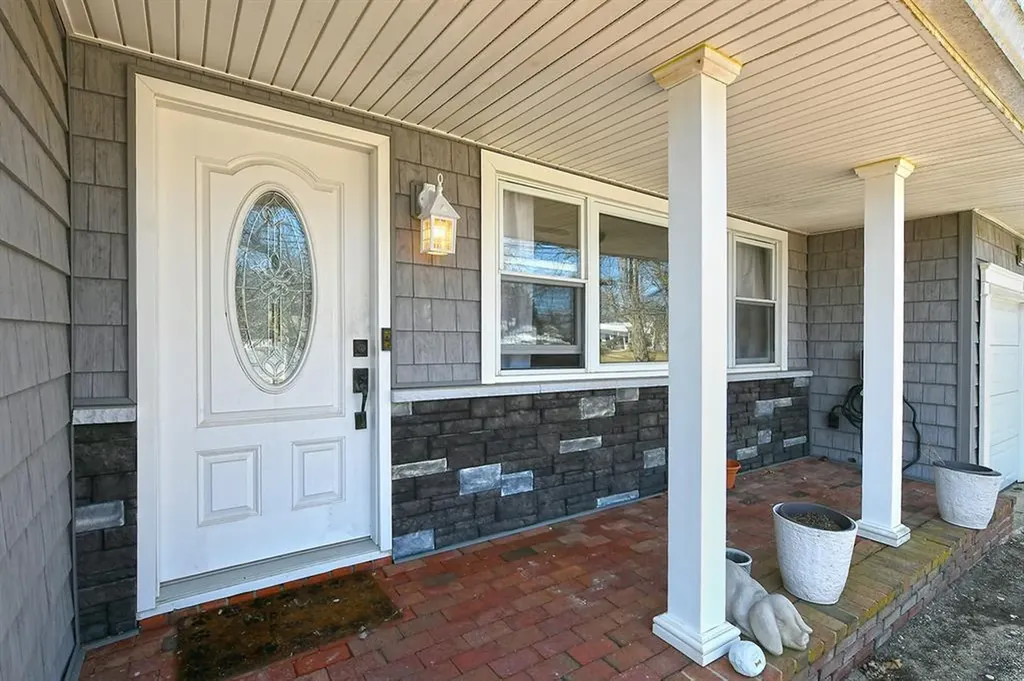 28 Merle Place Deer Park NY 11729