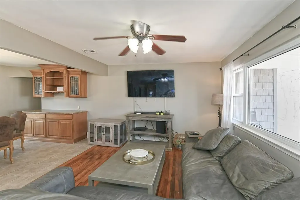 28 Merle Place Deer Park NY 11729