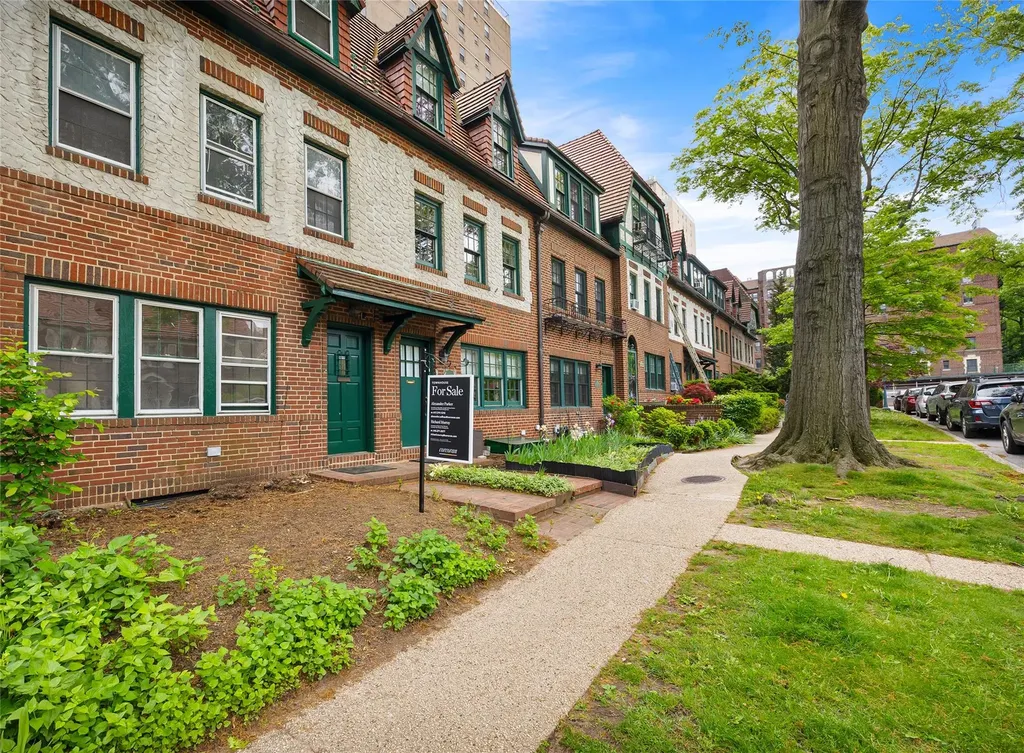 408 Burns Street Forest Hills NY 11375