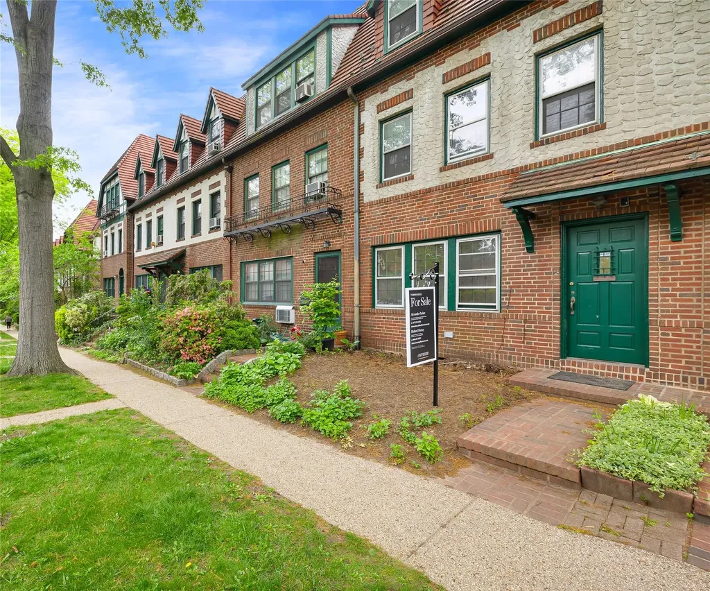 408 Burns Street Forest Hills NY 11375