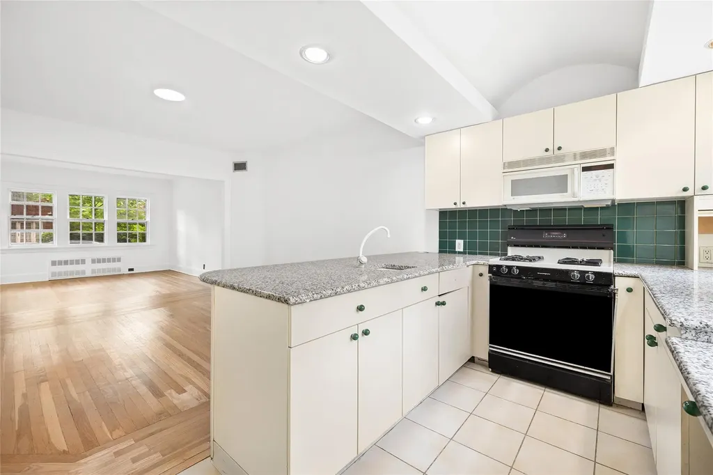 408 Burns Street Forest Hills NY 11375