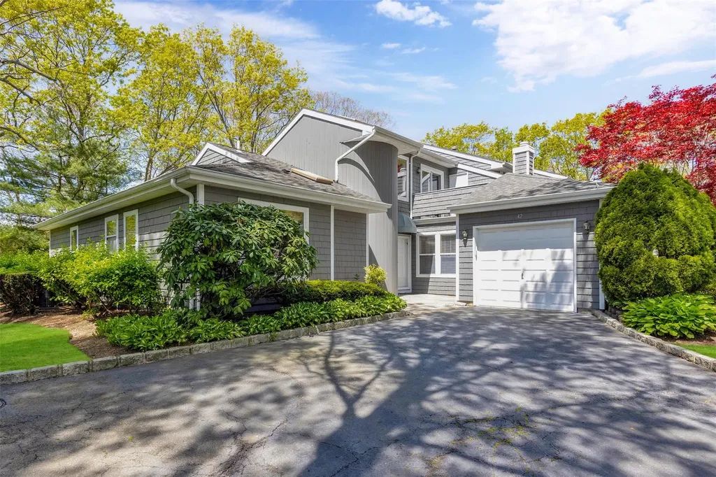 42 Larkspur Lane Commack NY 11725