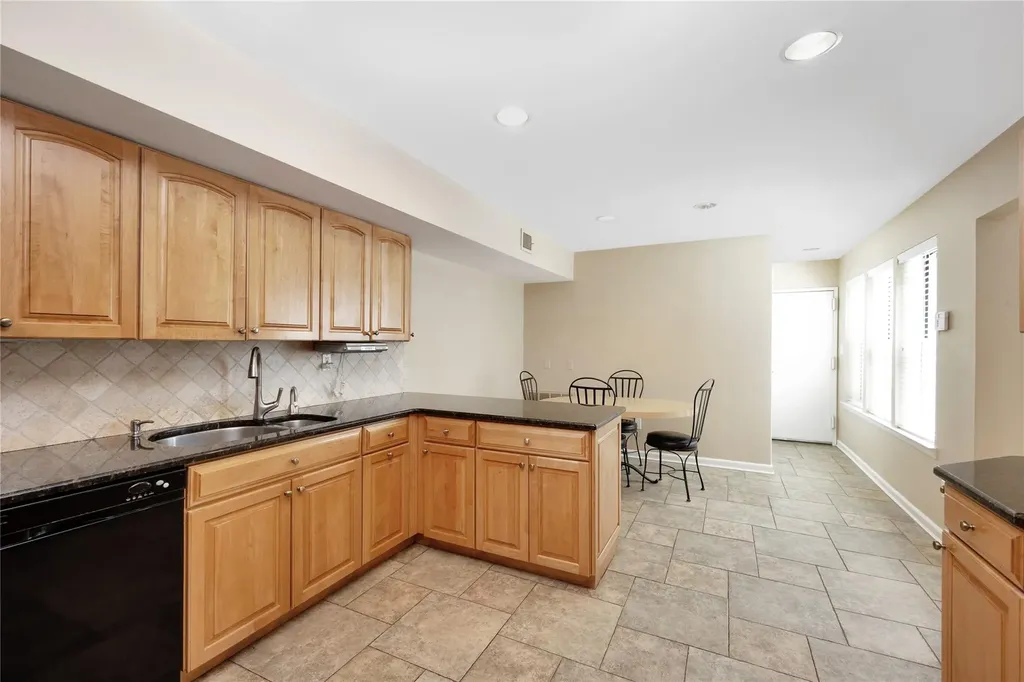 42 Larkspur Lane Commack NY 11725