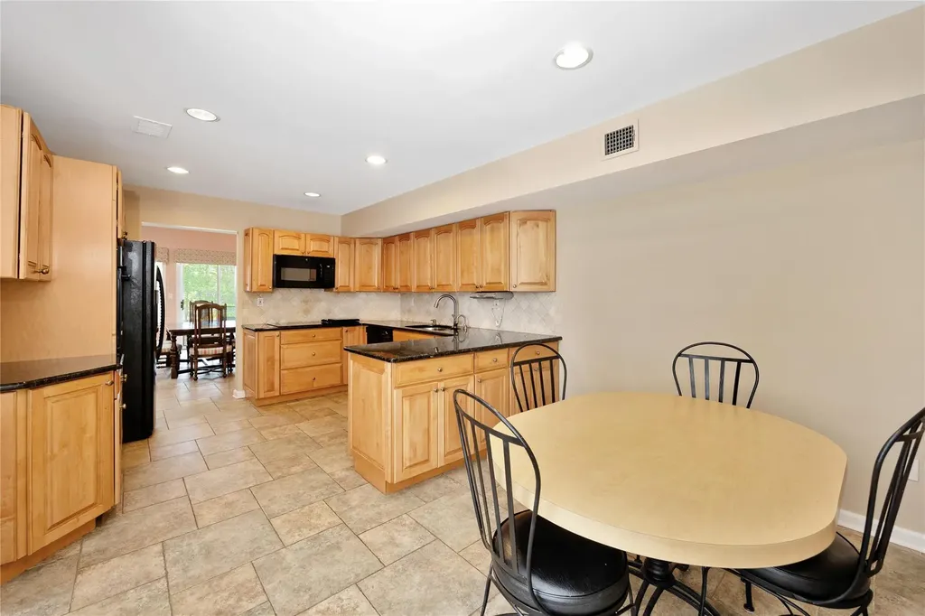 42 Larkspur Lane Commack NY 11725