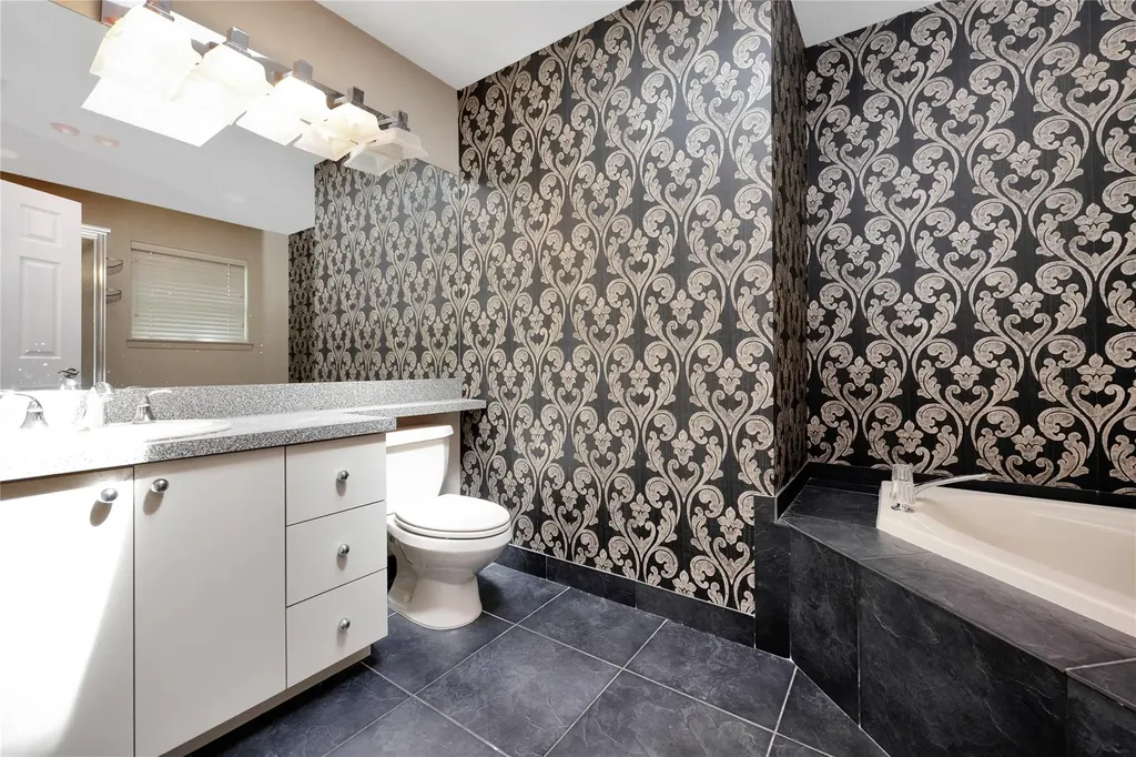 42 Larkspur Lane Commack NY 11725