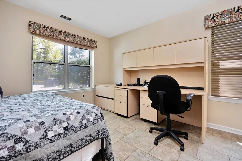 42 Larkspur Lane Commack NY 11725