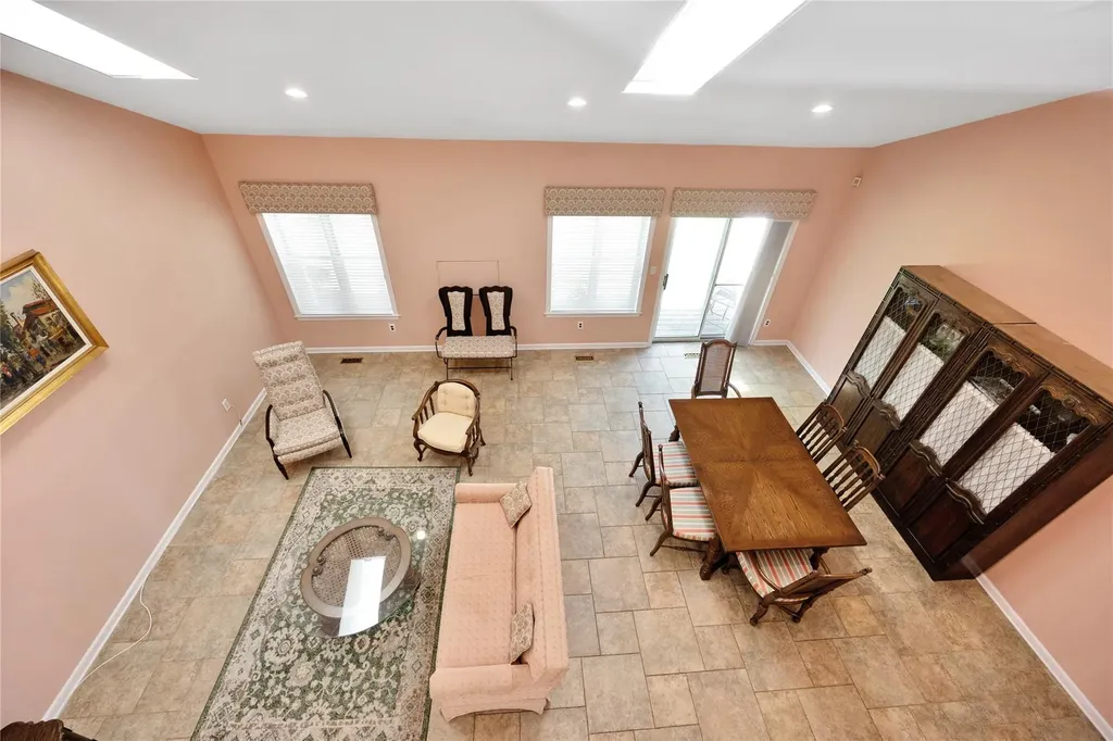 42 Larkspur Lane Commack NY 11725