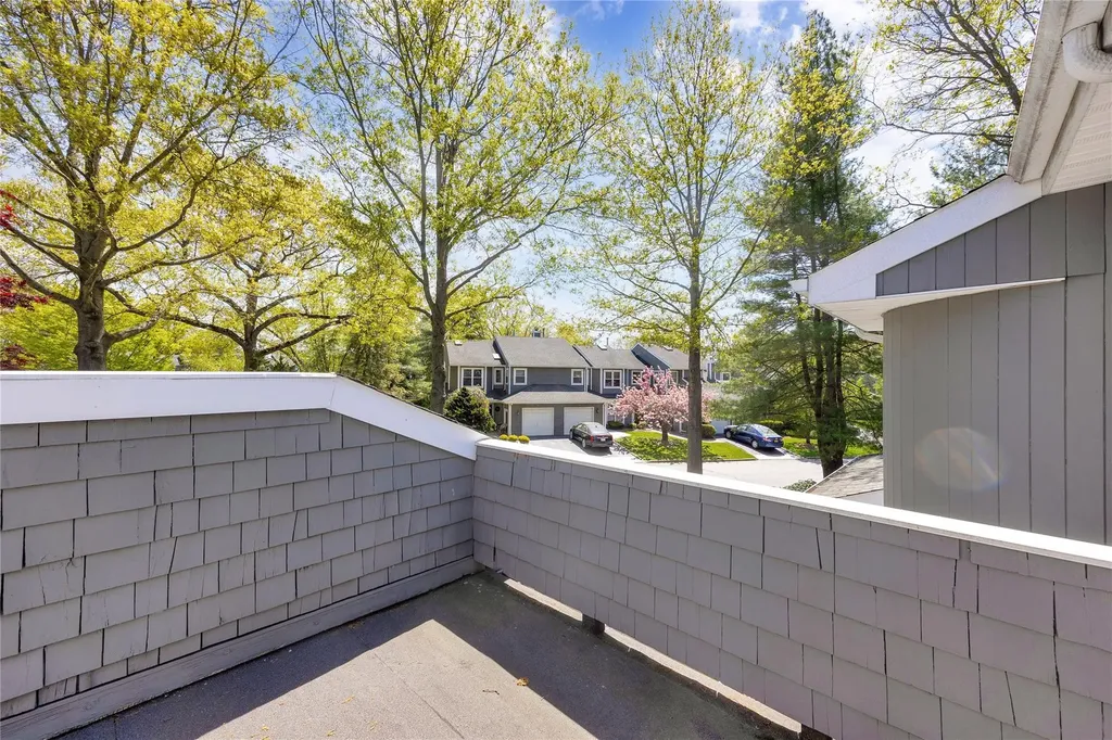 42 Larkspur Lane Commack NY 11725