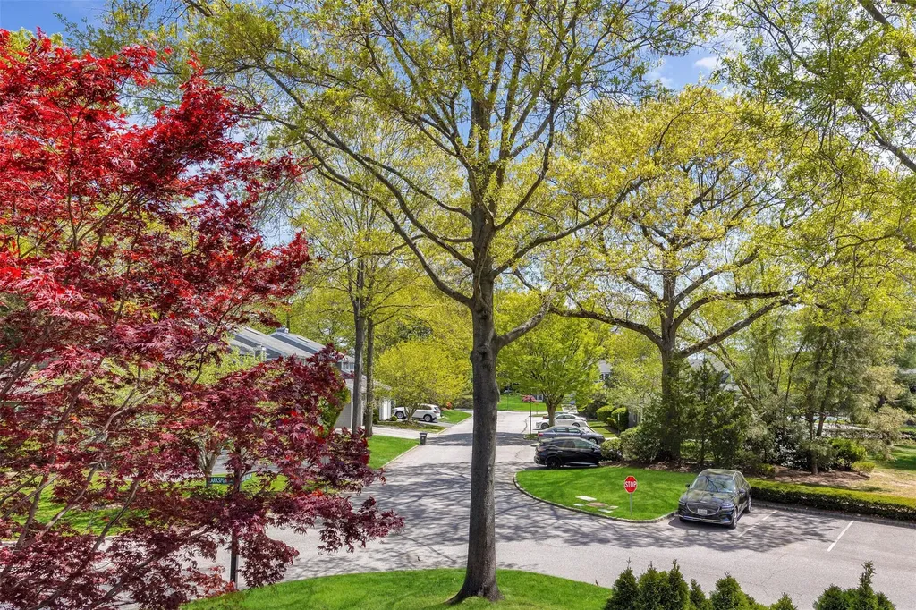42 Larkspur Lane Commack NY 11725