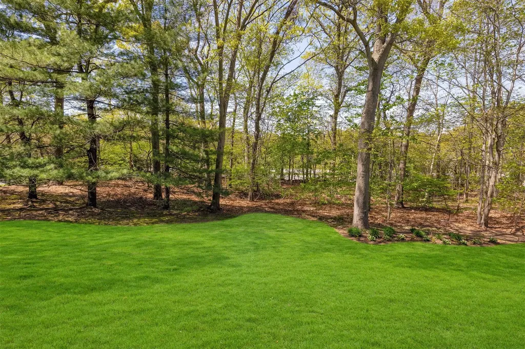 42 Larkspur Lane Commack NY 11725