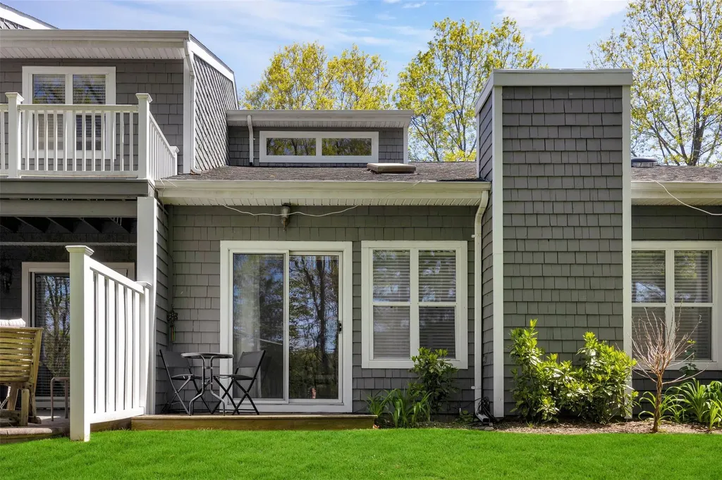 42 Larkspur Lane Commack NY 11725