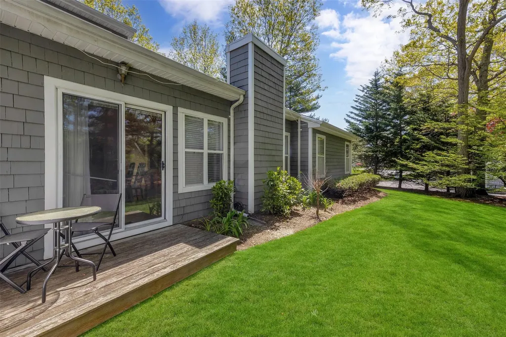 42 Larkspur Lane Commack NY 11725