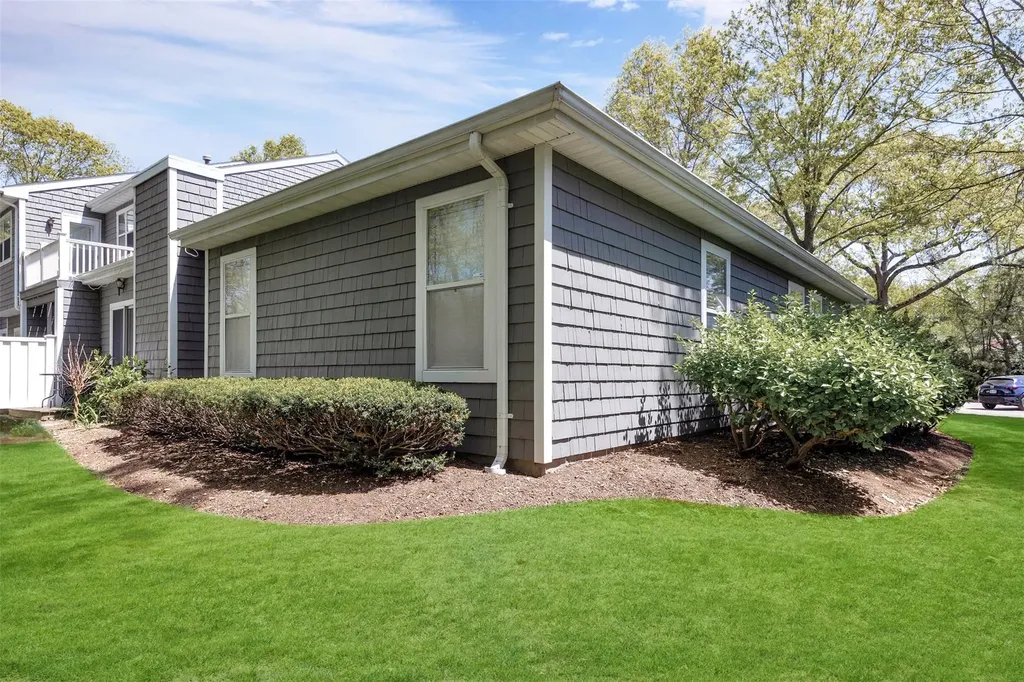 42 Larkspur Lane Commack NY 11725