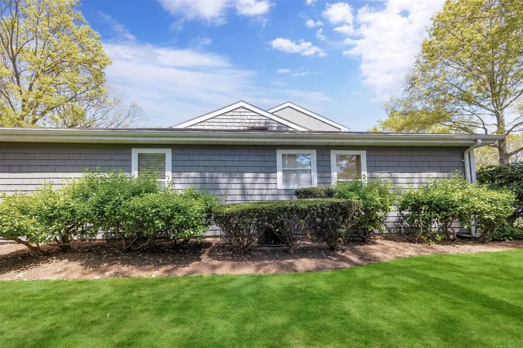 42 Larkspur Lane Commack NY 11725