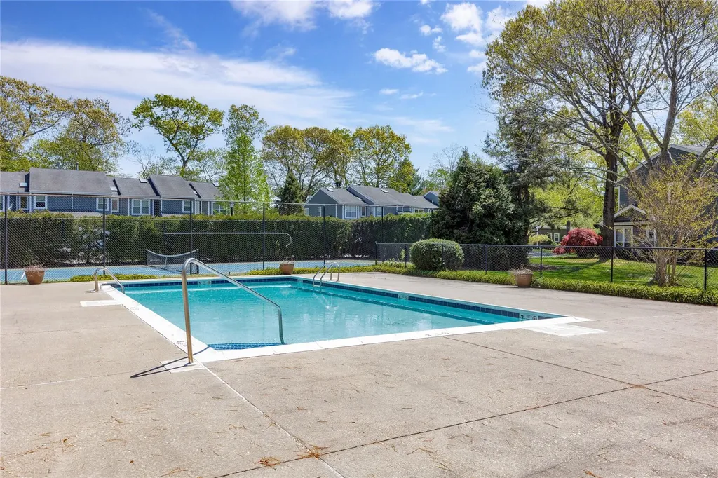42 Larkspur Lane Commack NY 11725
