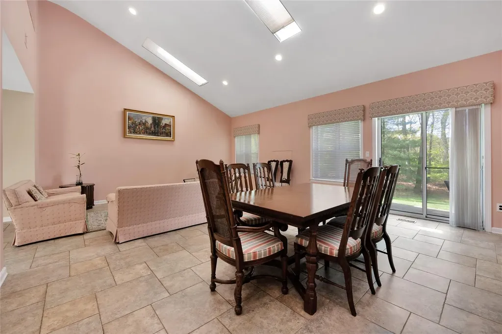 42 Larkspur Lane Commack NY 11725