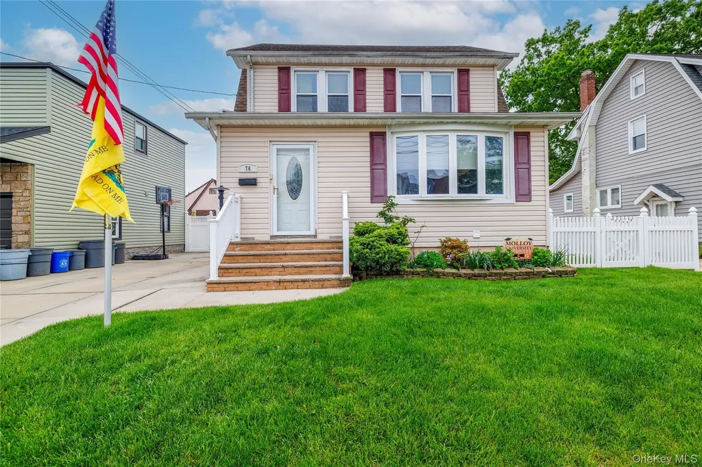 76 E Argyle Street Valley Stream NY 11580