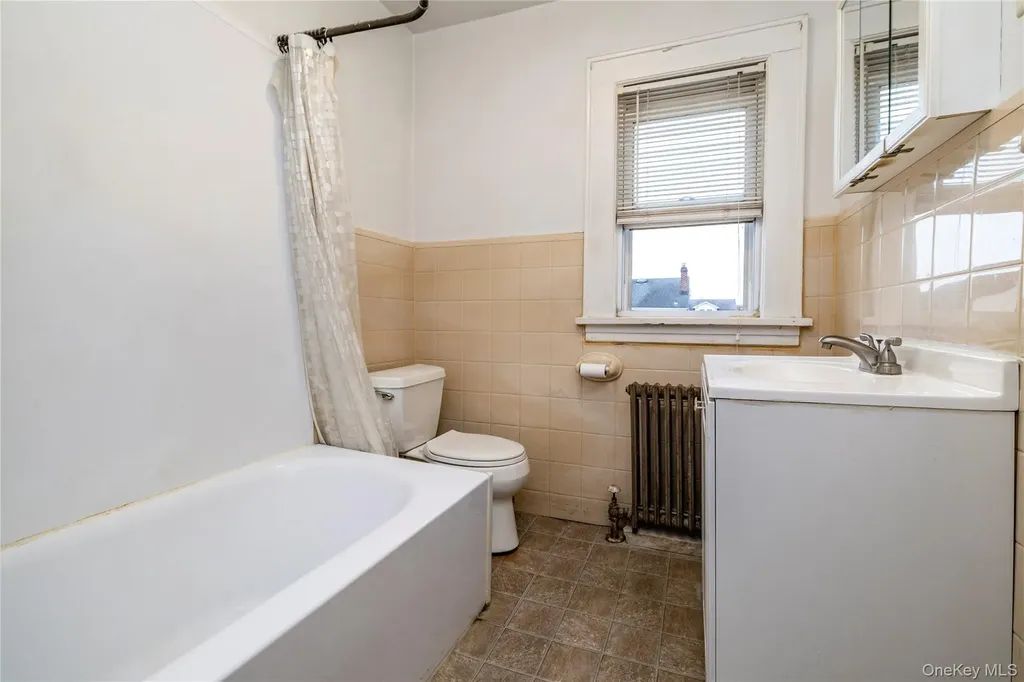 76 E Argyle Street Valley Stream NY 11580