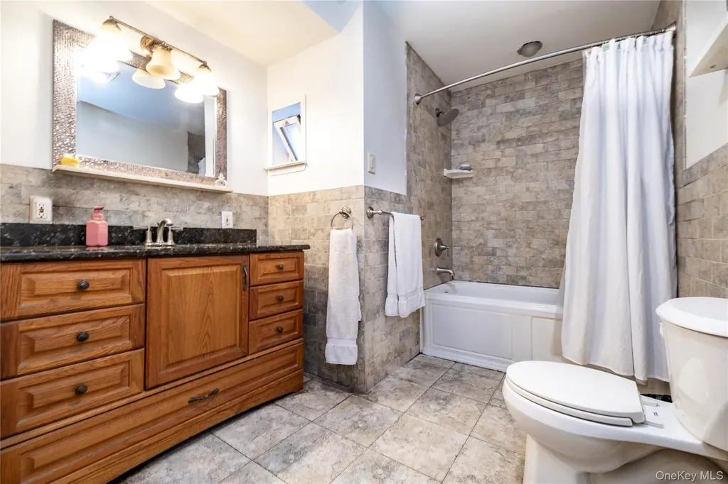 76 E Argyle Street Valley Stream NY 11580