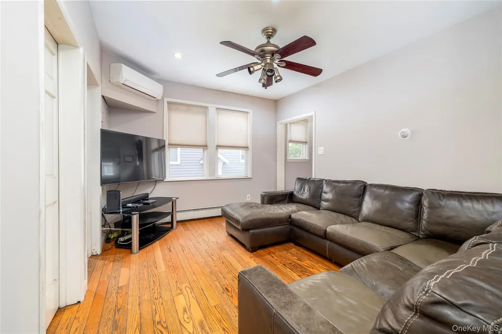 76 E Argyle Street Valley Stream NY 11580