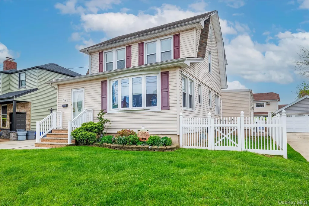 76 E Argyle Street Valley Stream NY 11580