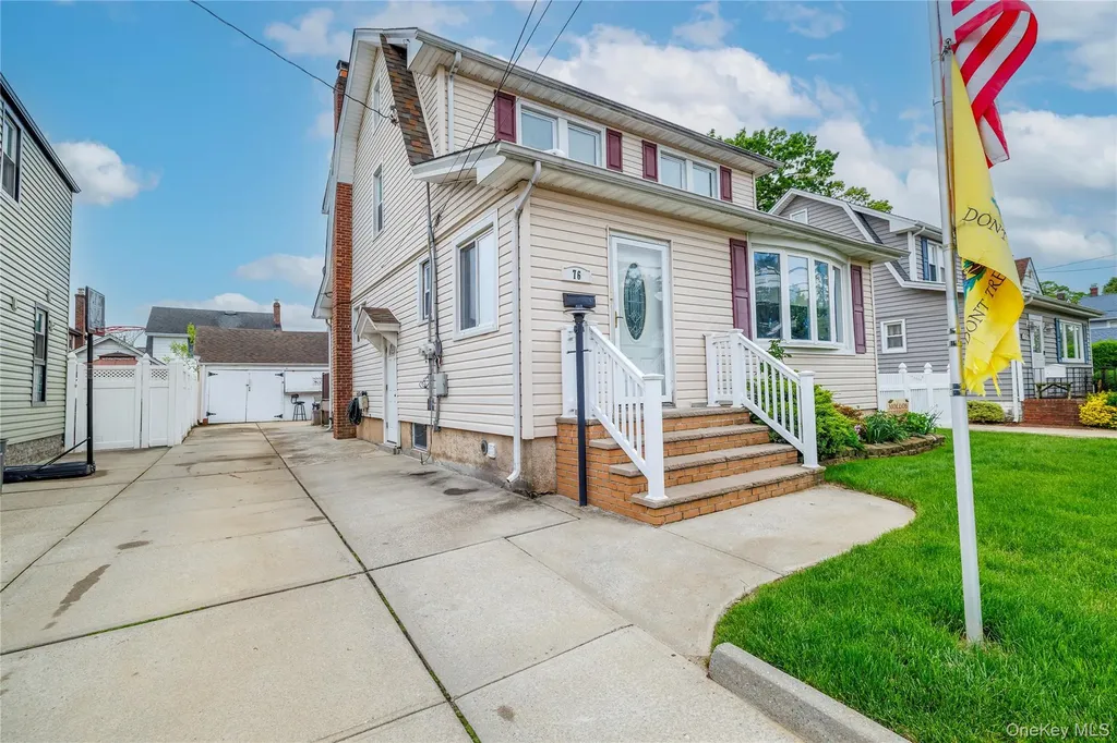 76 E Argyle Street Valley Stream NY 11580