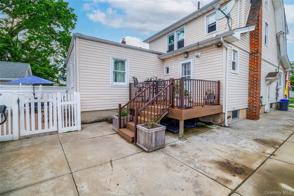 76 E Argyle Street Valley Stream NY 11580