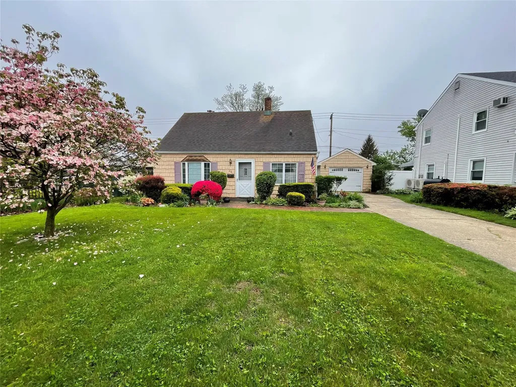 44 Meadow Lane Levittown NY 11756