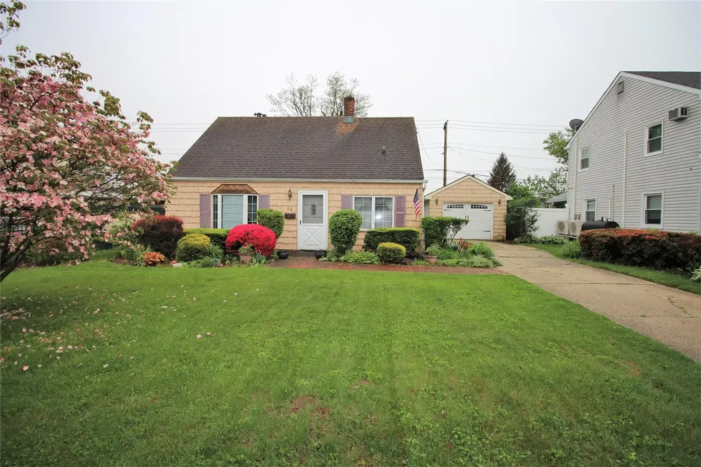 44 Meadow Lane Levittown NY 11756