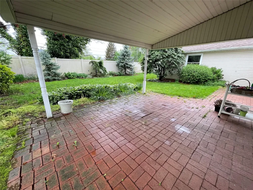 44 Meadow Lane Levittown NY 11756
