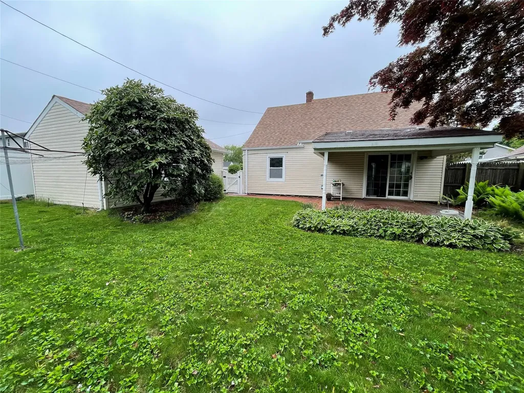 44 Meadow Lane Levittown NY 11756