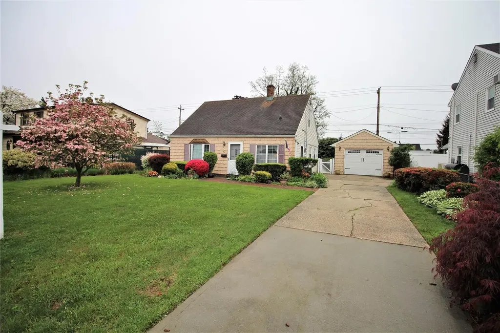 44 Meadow Lane Levittown NY 11756