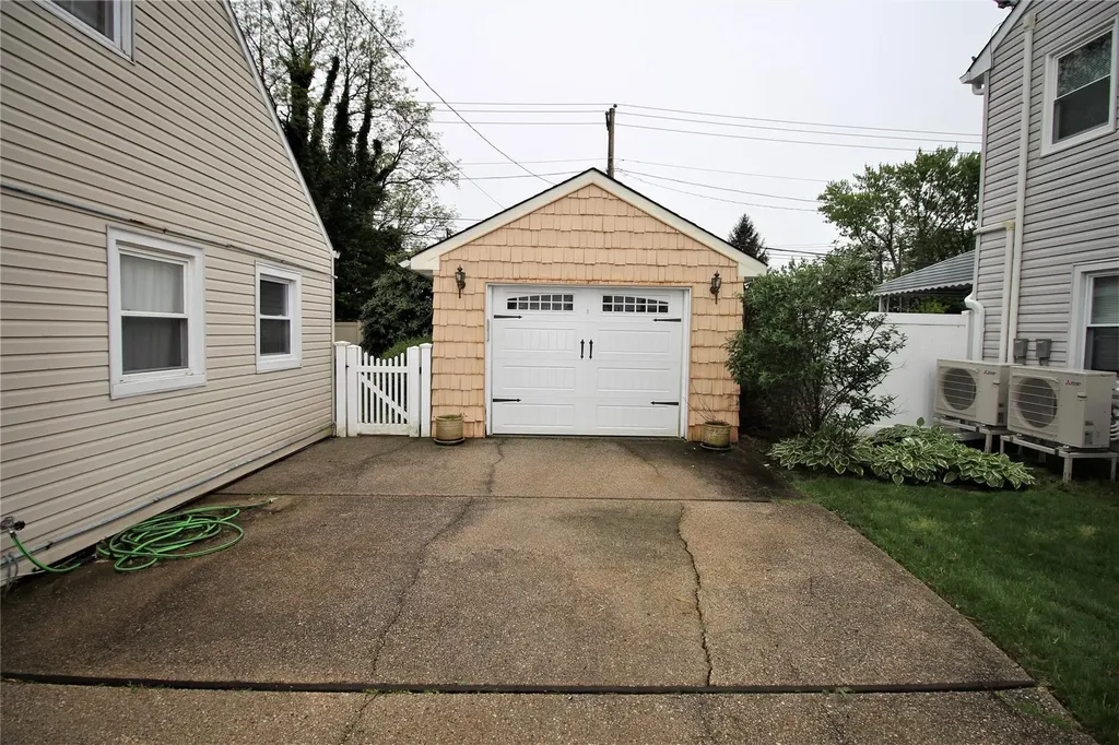 44 Meadow Lane Levittown NY 11756