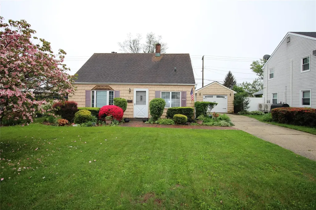 44 Meadow Lane Levittown NY 11756