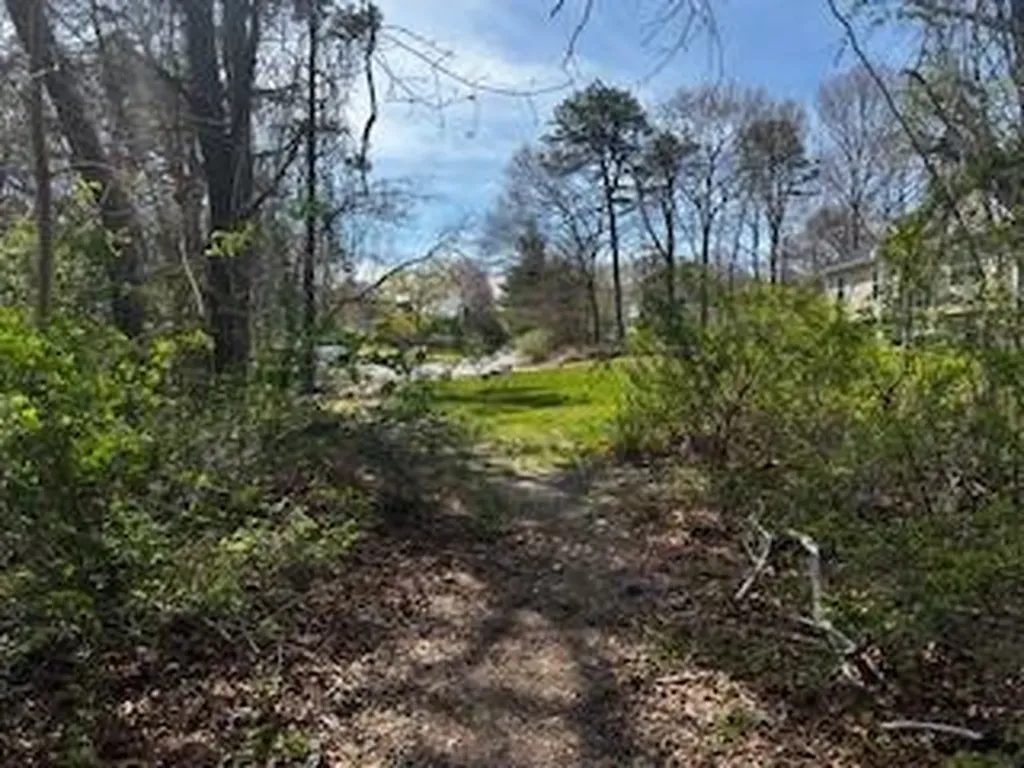 Ville Lambert Avenue Mastic NY 11950