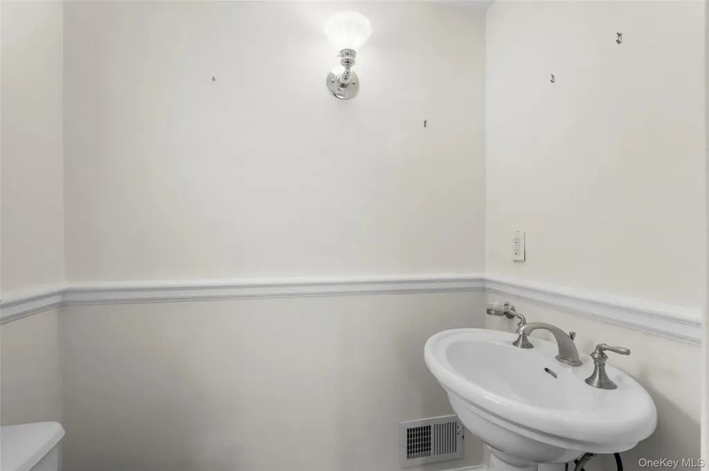 37 Highwood Avenue Larchmont NY 10538