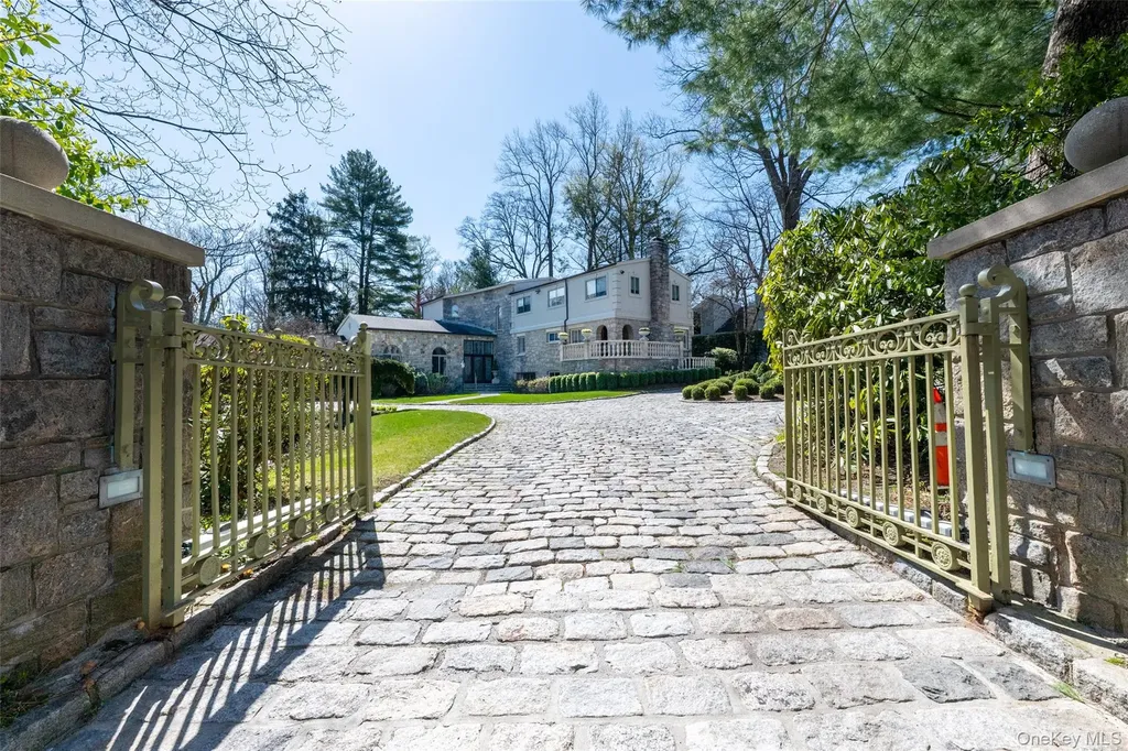 16 High Point Lane Scarsdale NY 10583