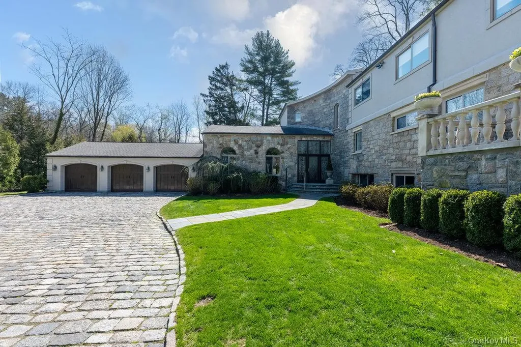 16 High Point Lane Scarsdale NY 10583