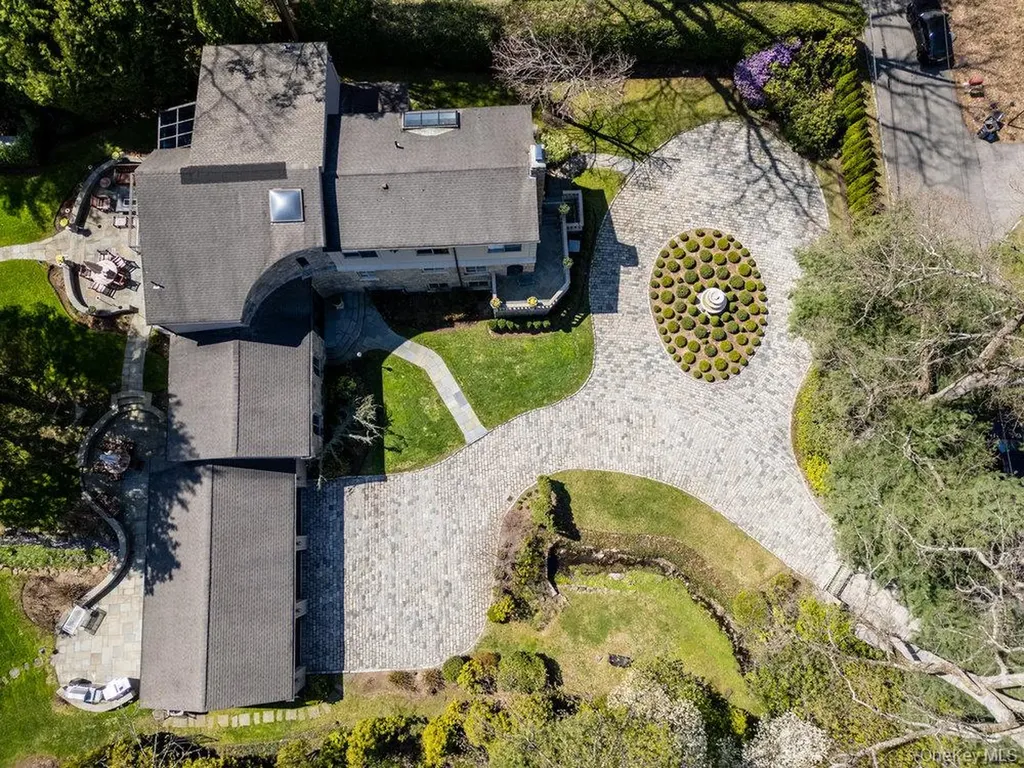16 High Point Lane Scarsdale NY 10583