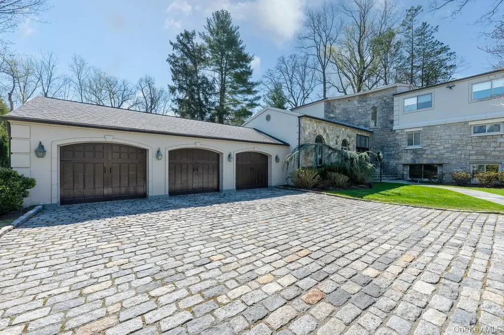 16 High Point Lane Scarsdale NY 10583