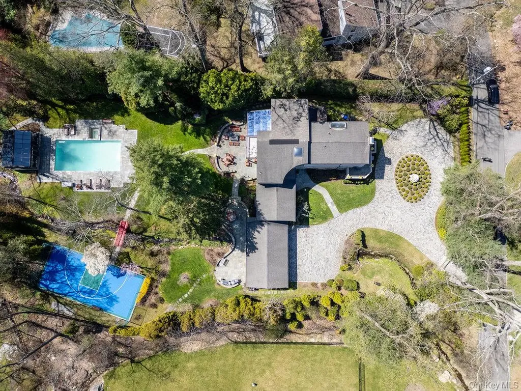16 High Point Lane Scarsdale NY 10583
