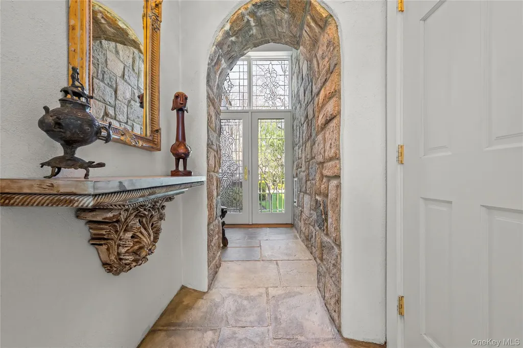 16 High Point Lane Scarsdale NY 10583