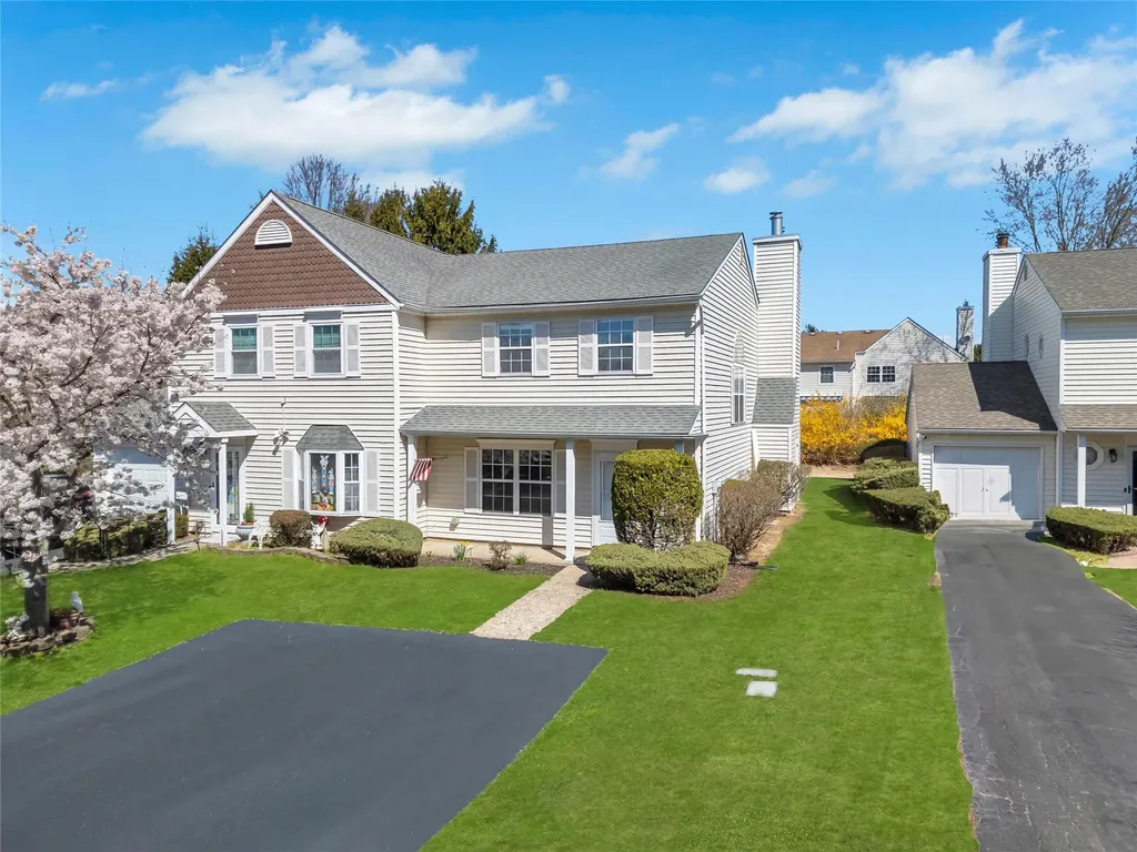 3 Peacock Path Coram NY 11727