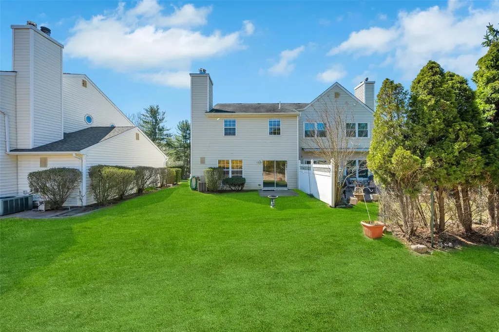 3 Peacock Path Coram NY 11727